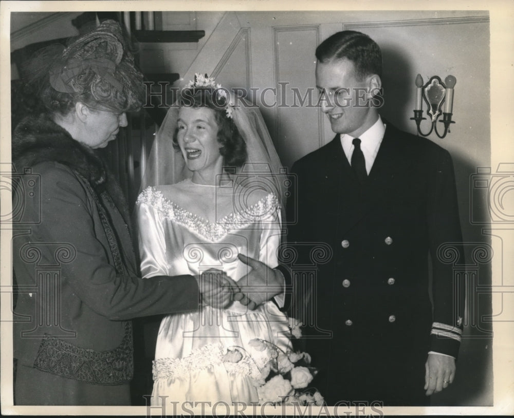 1943 Press Photo Eleanor Roosevelt, Robert M. Morgenthau and Martha Pattridge- Historic Images