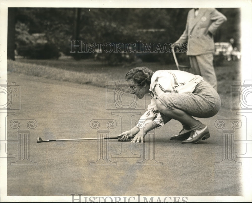 1941 Ms Janet Younker 1-Cup Victory over Champ Betty Jameson - Historic Images