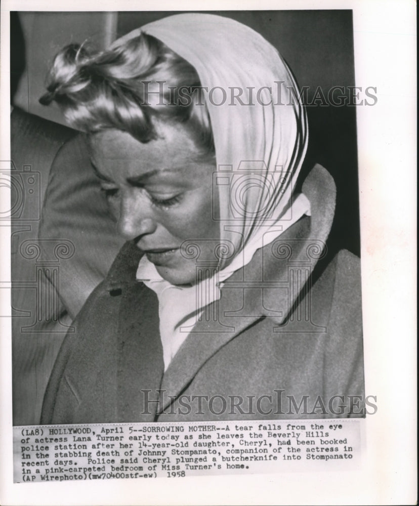 1958 Press Photo Lana Turner as daughter Cheryl held for stabbing J Stompanato - Historic Images