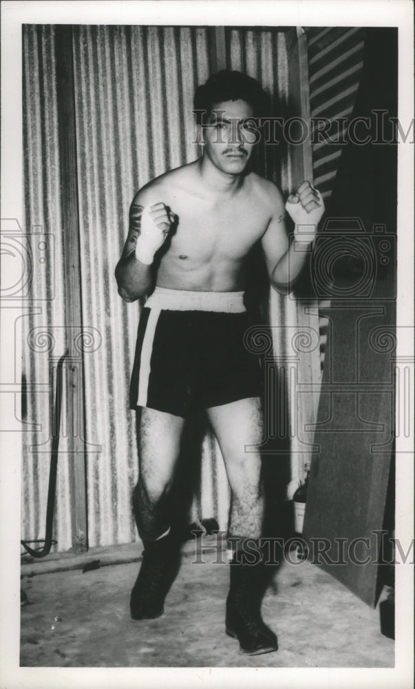 Press Photo Boxer Sunday Olvera - Historic Images