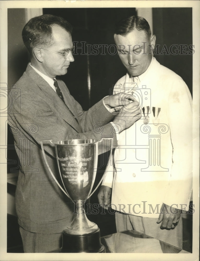 1937 Press Photo DC LE Echols of Puerto Rico pistol team gets Cup from R McGill - Historic Images