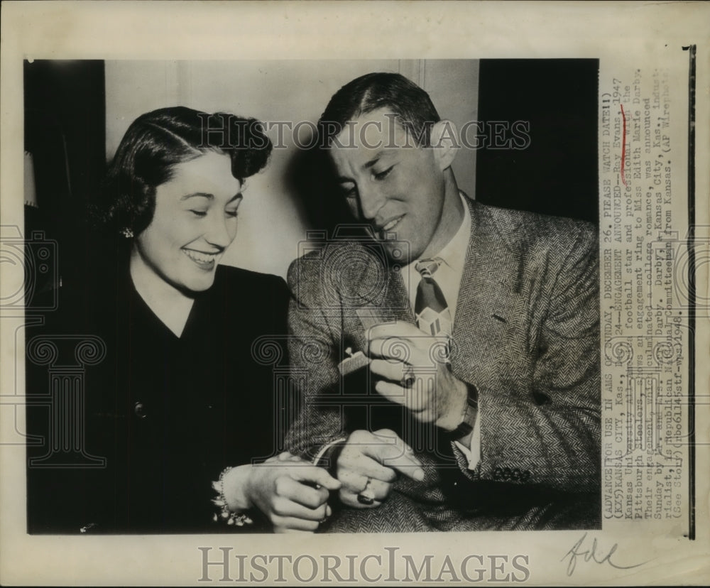 1948 Press Photo Pittsburgh Steelers Ray Evans engaged to wed Edith Darby - Historic Images