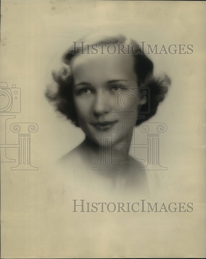 Press Photo Miss Nell Schreiner sits for her portrait - Historic Images