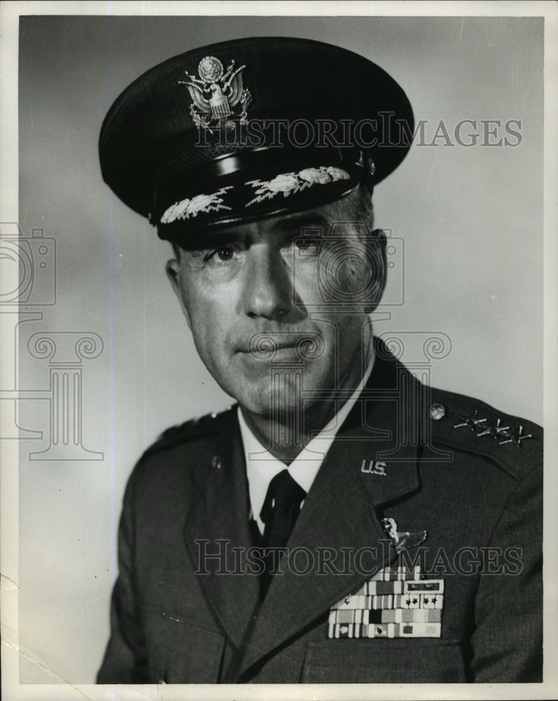 Press Photo Lt Gen Sam Maddux Jr Randolph Field AFB - Historic Images
