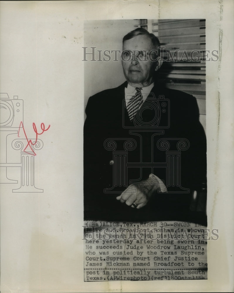 Press Photo Judge A.S. Broadfoot Sworn in 78th District Court in Texas-Historic Images