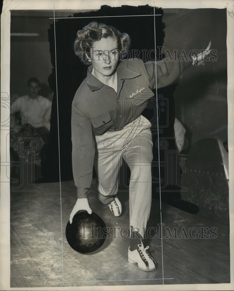 Press Photo Bowler Goffre Lyons - sba04889-Historic Images