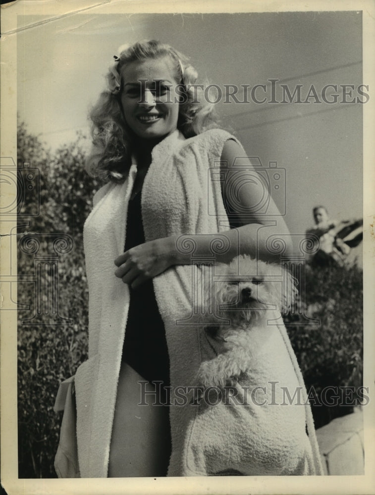 Press Photo Woman Holds Dog in Robe Pocket - sba05096-Historic Images