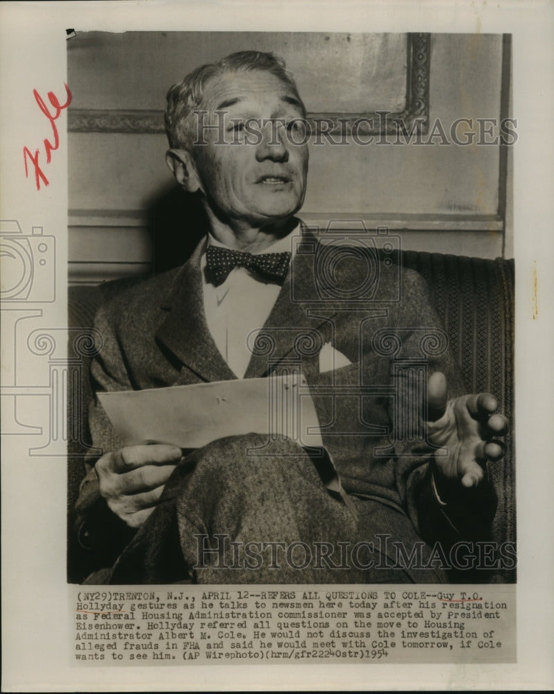 1954 Press Photo Guy TO Hollyday talks with reporters after resignation-Historic Images