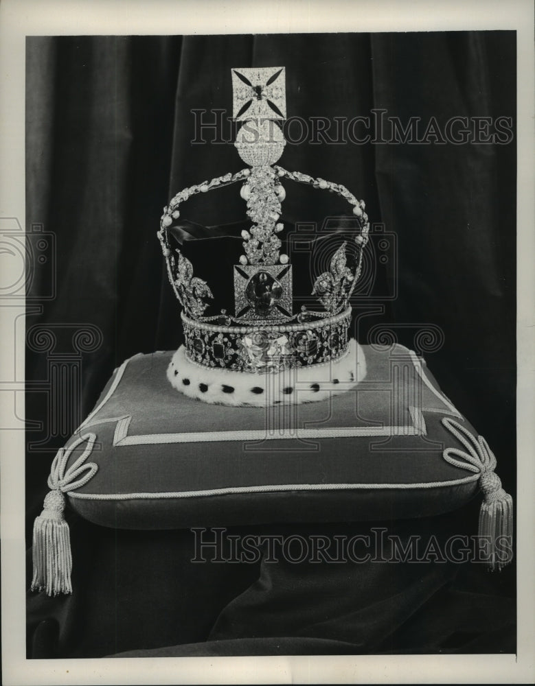 1952 Imperial State Crown worn by reigning British Monarch - Historic Images