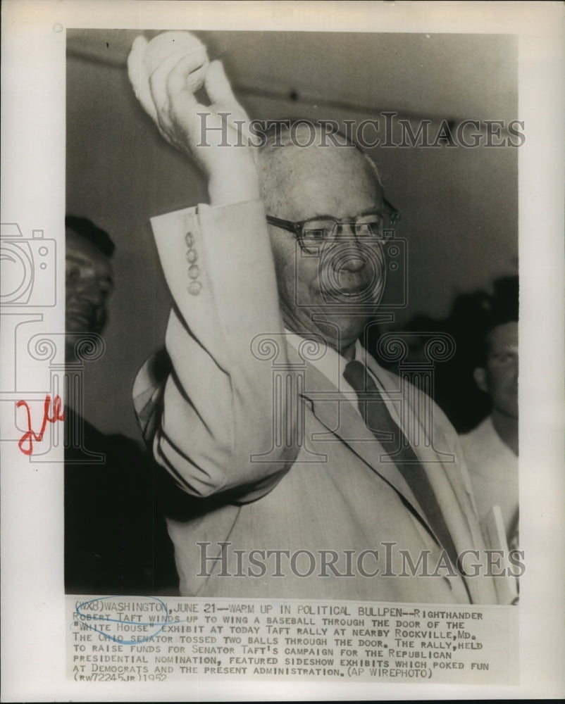 1952 Senator Robert Taft of Ohio at fundraiser rally - Historic Images