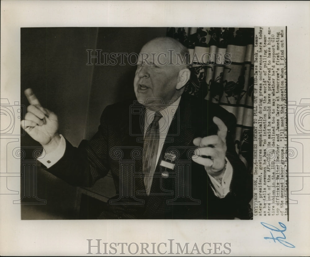 1955 Press Photo Dave Beck, Teamsters' president, during press conference-Historic Images