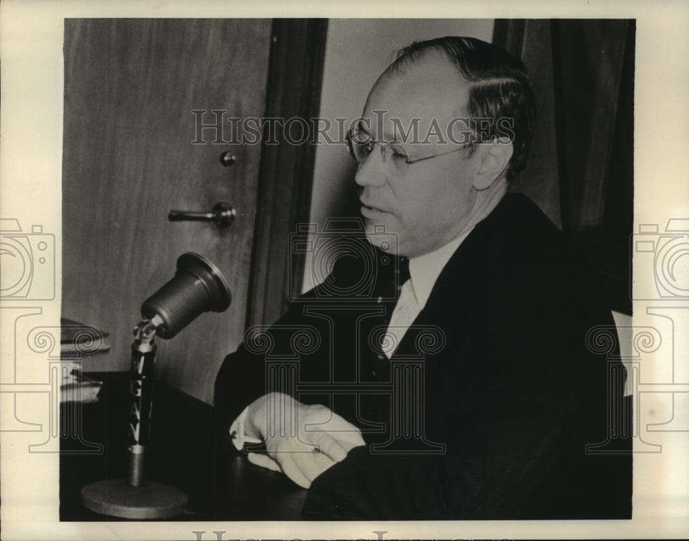 1939 Press Photo Senator Robert A. Taft Speaking with the Radio Audience-Historic Images