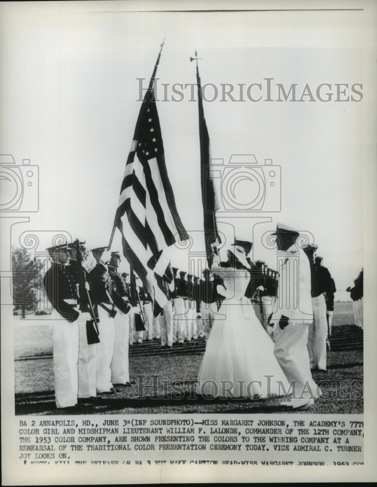 Press Photo Margaret Johnson &amp; Midshipman Lieut William LaLonde Presents Colors - Historic Images