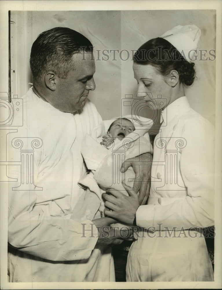 1936 Press Photo Dr. L.K. Eastman and Nurse Schultz with Julian Tafel Jr. - Historic Images