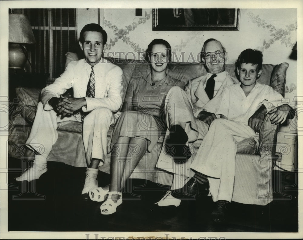 1938 Press Photo Charles Sawyer, Democratic candidate for Governor and family-Historic Images