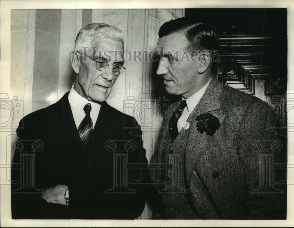 Press Photo Dr. Francis Townsend on his Libel trial confers with Clen Wilson - Historic Images
