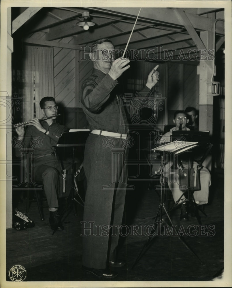 Press Photo  Ernest E Walford to Conduct Band at Ft Sam Houston Sports Show - Historic Images