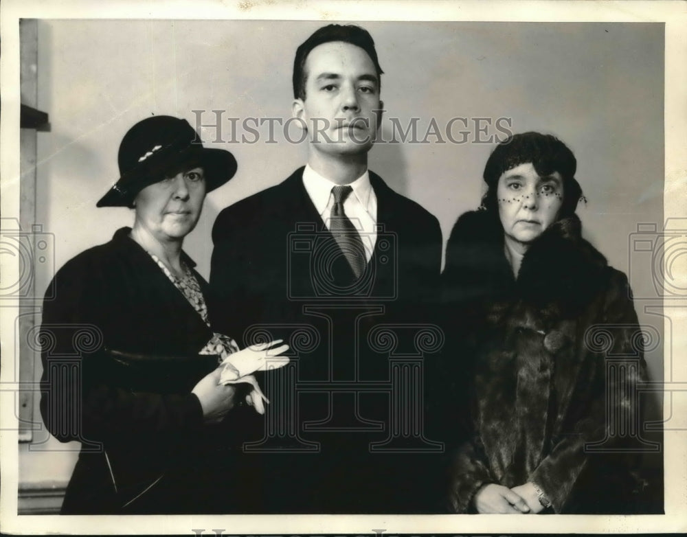 1933 Press Photo Dave Lamson, sentenced to die at prioson poses with sisters-Historic Images