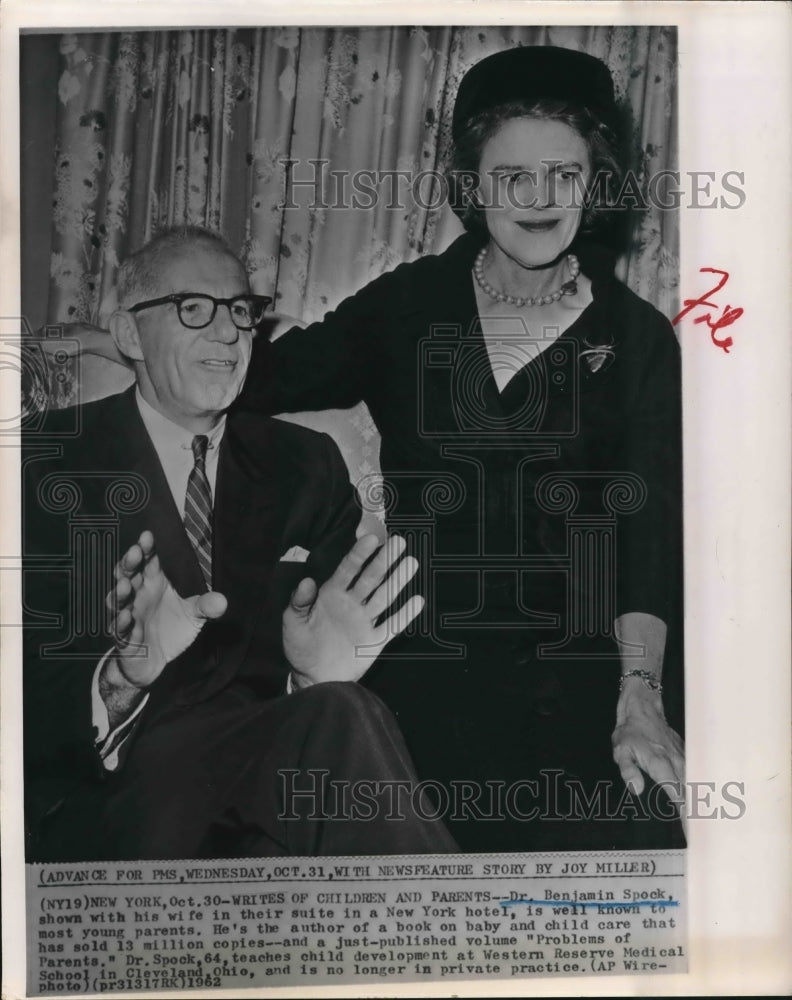 1962 Press Photo Dr. Benjamin Spock, author of children's books poses with wife- Historic Images