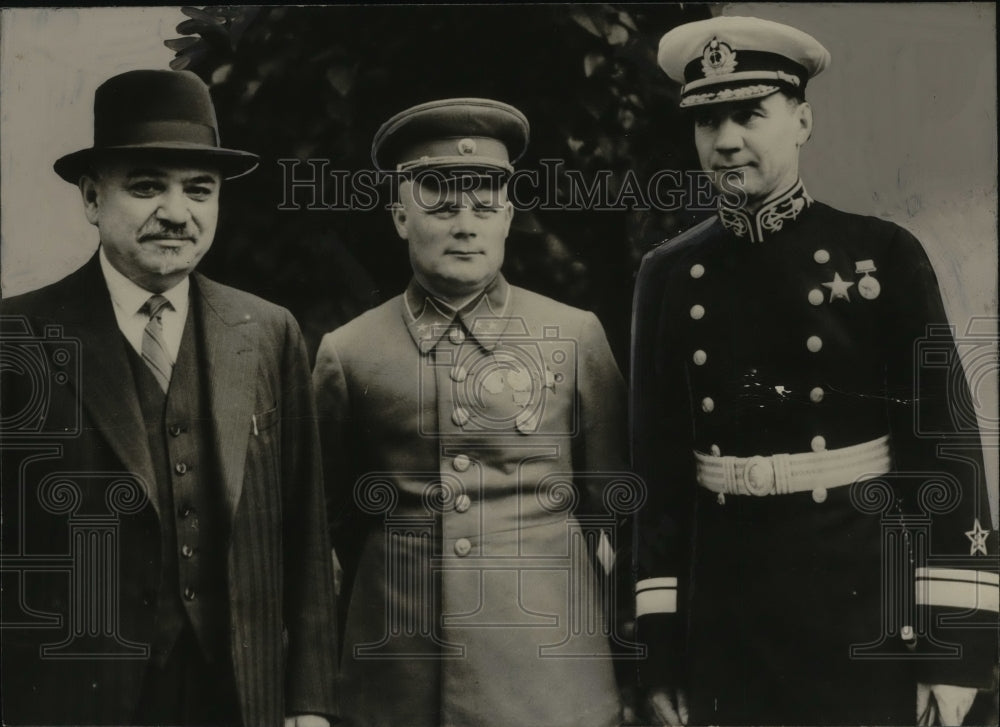 Press Photo Soviet Military Mission members to discuss British Cooperation - Historic Images