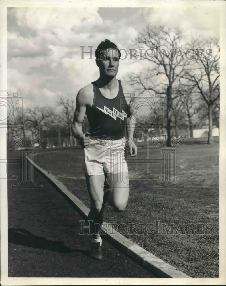 Press Photo Welby Williams, runner from North Texas - sba09112-Historic Images