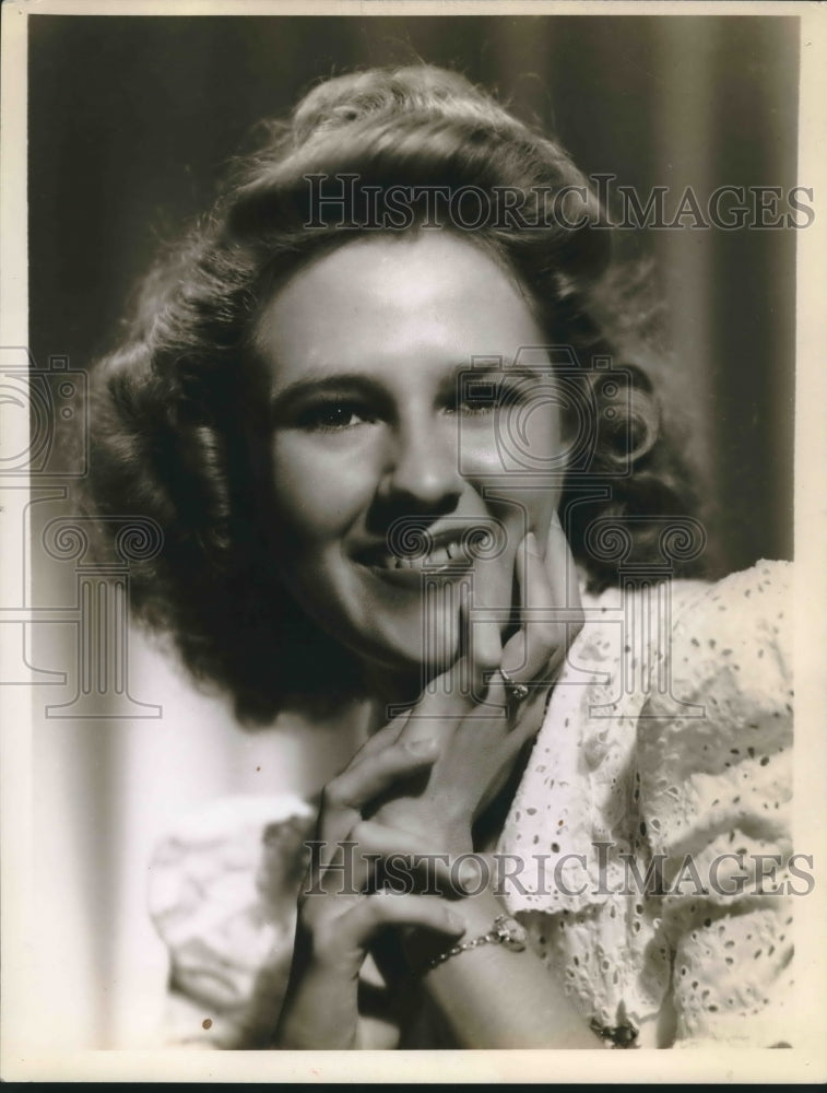 Press Photo A closeup image of Mrs. Grady Rylander - sba09120 - Historic Images