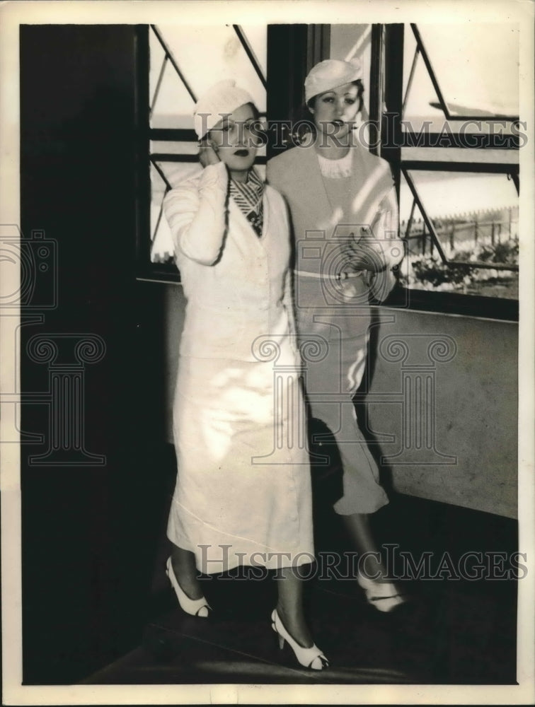 1935 Countess Cavadonga with her sister Senorita Eulalia Sampedro - Historic Images