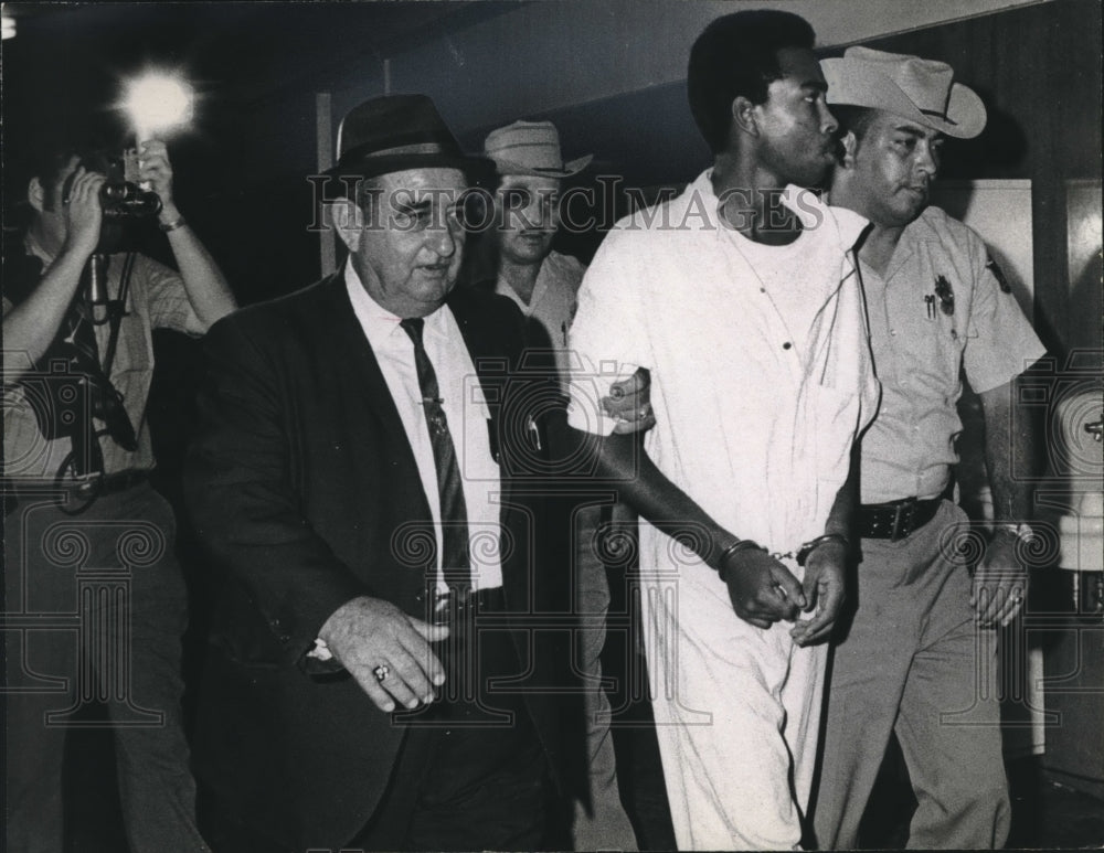 Press Photo Samuel Webb handcuffed and in custody - sba09284-Historic Images