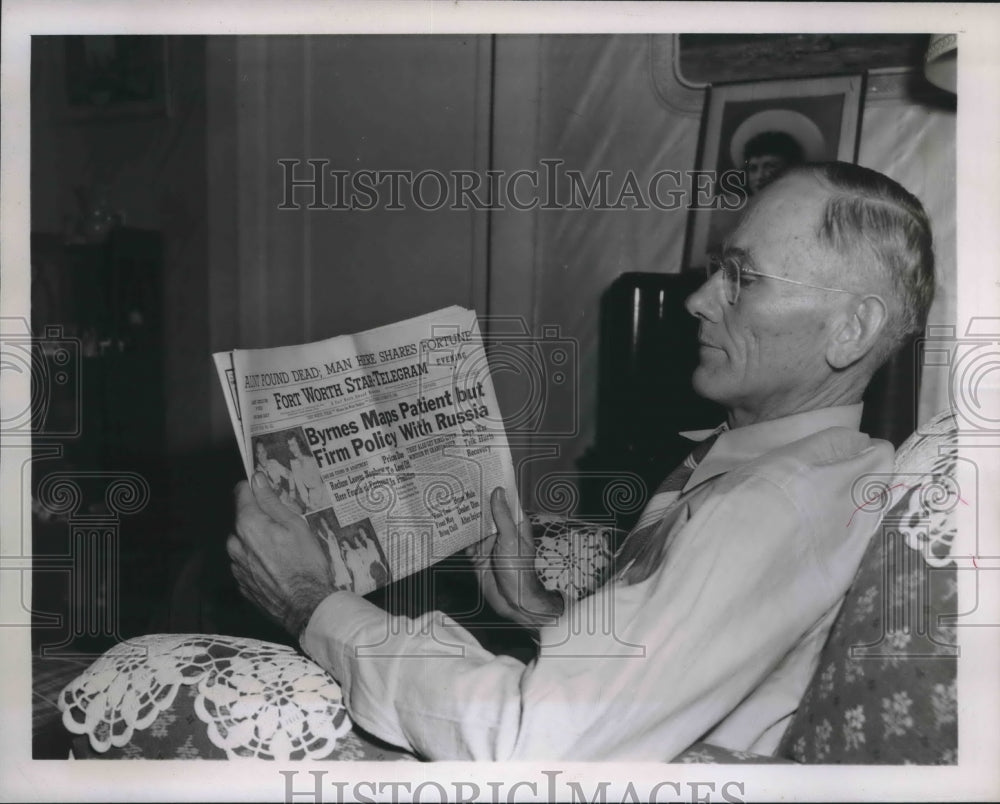 1946 Clyde Rosser reads of inheiritance from Minnie Rosser Weigle - Historic Images