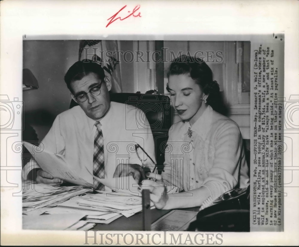 1959 Press Photo Rep Leonard FG Wolf D of Iowa & wife Marilyn in DC - sba09356-Historic Images