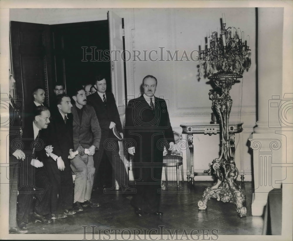 Press Photo Soviet Foreign Commissar Vyacheslav Molotov holds press conference - Historic Images