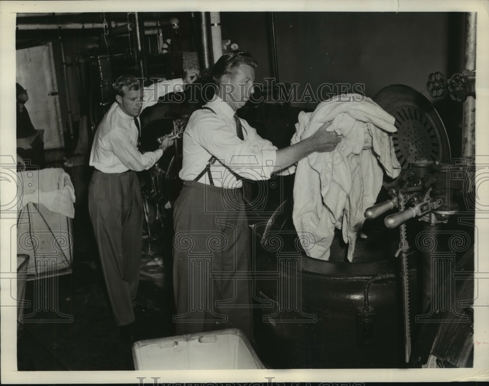 1941 Press Photo Tennis stars Sidney Wood &amp; Donald Budge Do Laundry - sba10256- Historic Images