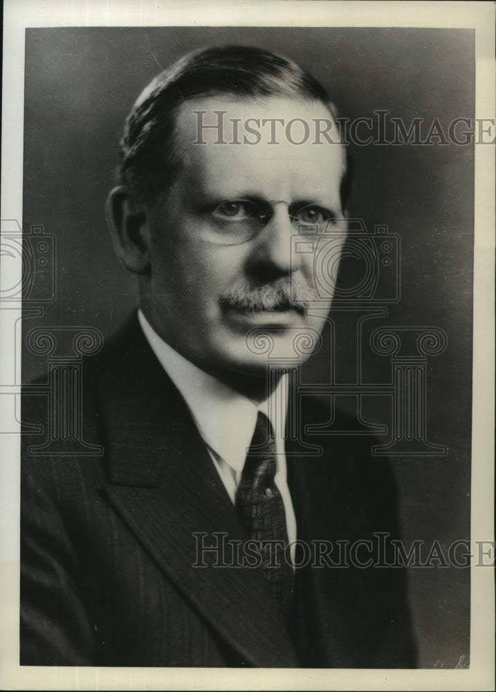 1939 Mr. Bloom Retires Western Electric to Direct British Purchases - Historic Images