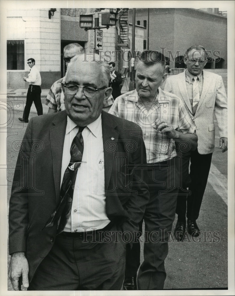 Press Photo Wilson Parker with Bus Drivers - Historic Images