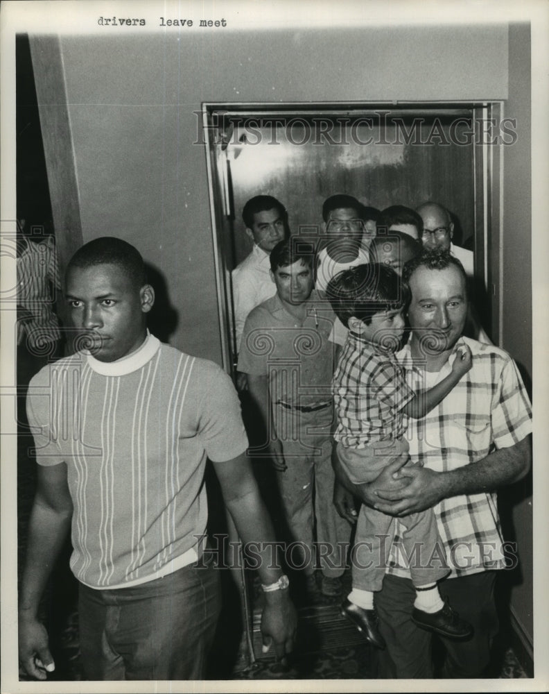 Press Photo San Antonio Bus Drivers - Historic Images