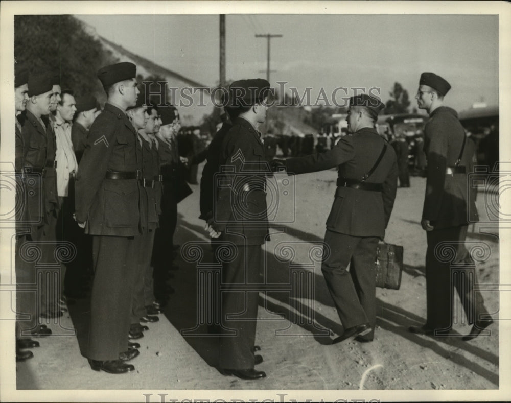 1940 Press Photo James Roosevelt & Members of the 13th and 22nd Marine Reserve - Historic Images