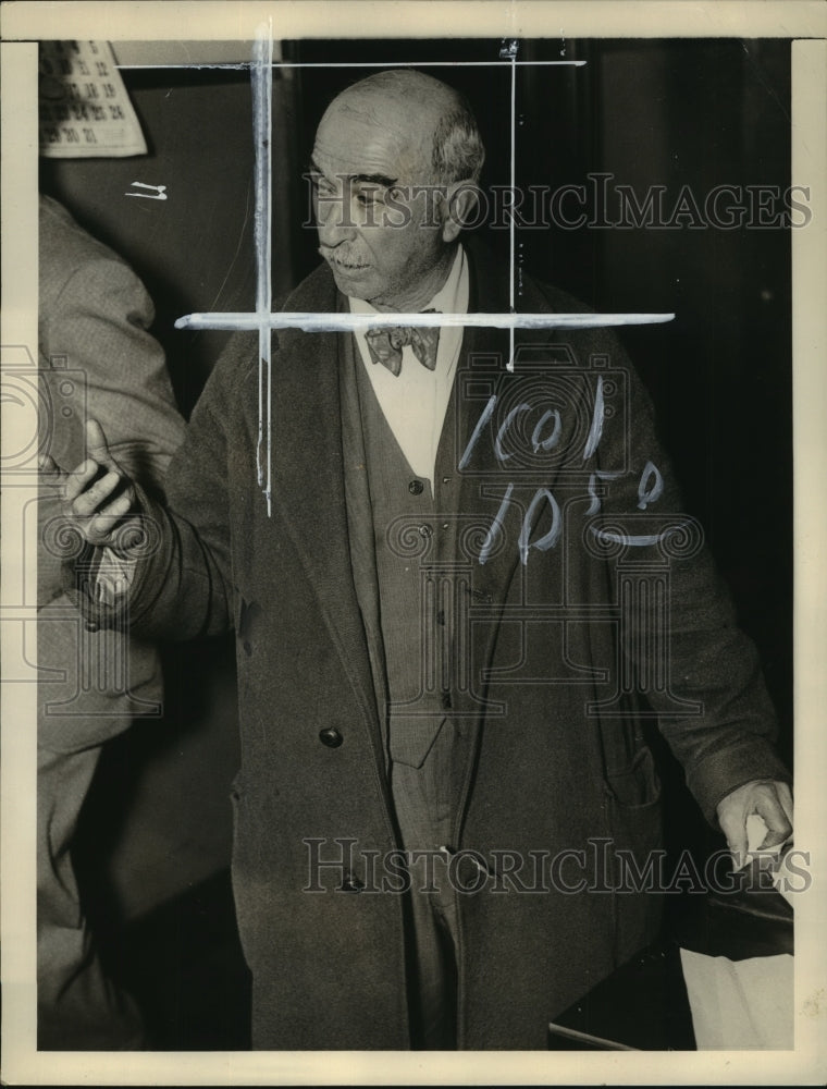 1937 Press Photo Joseph Rose at No 1 plant of Flint auto workers strike-Historic Images