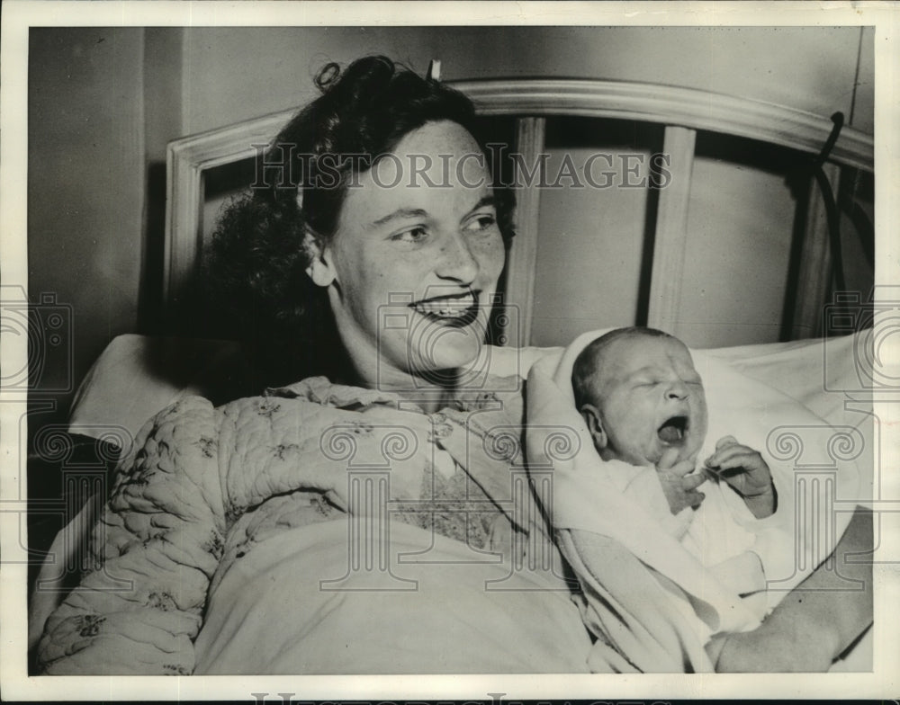 1942 Mrs. Frank Kovacs Jr. shown with her newly born son, Frank 3rd - Historic Images