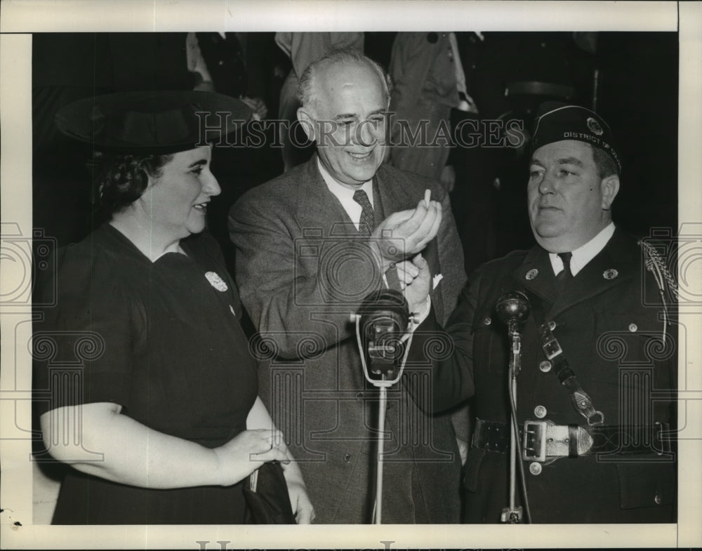 1940 Press Photo Robert Bell Parent&#39;s First Number Drawn in National Lottery-Historic Images