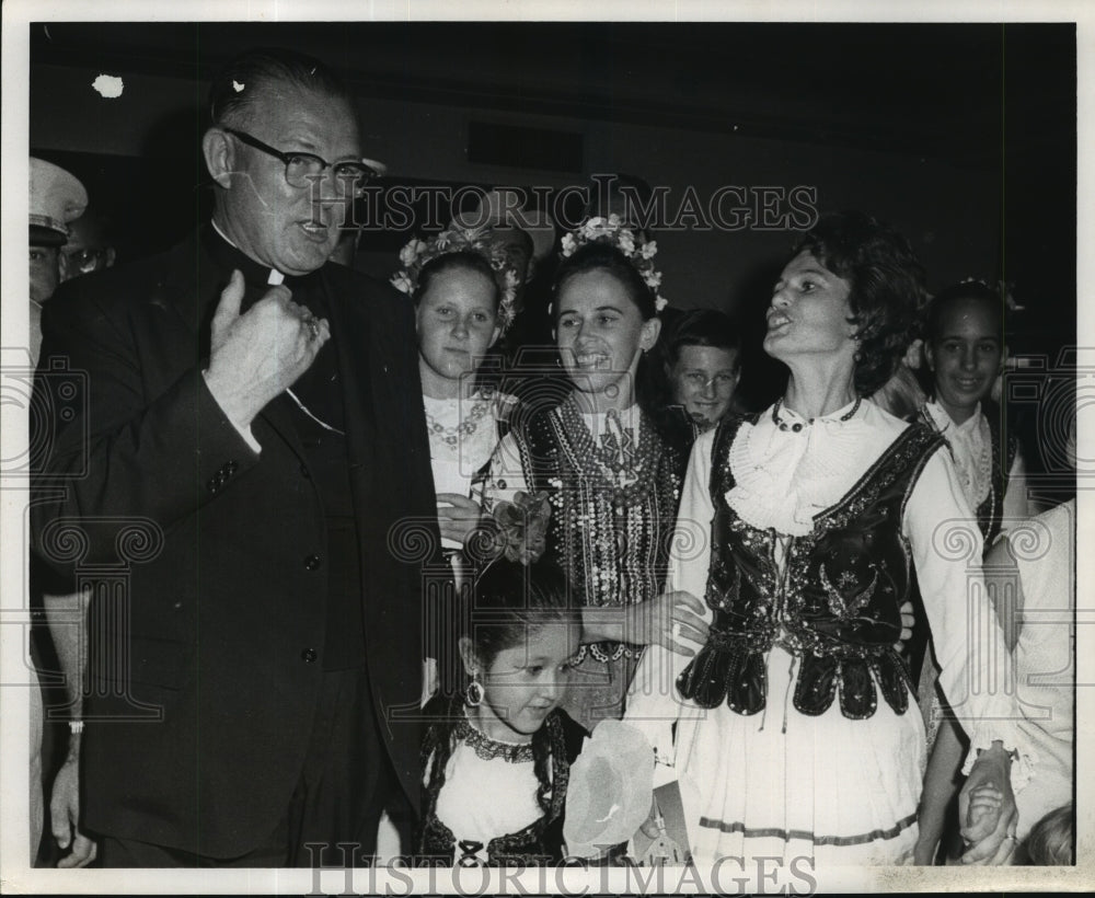 Press Photo Archbishop Furey surrounded by followers - sba11172-Historic Images