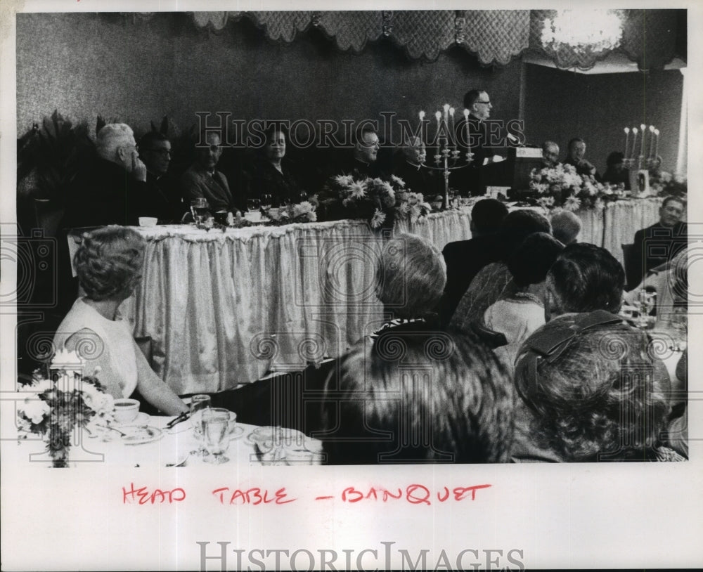Press Photo Archbishops Leven and Furey at the head table of the Banquet - Historic Images