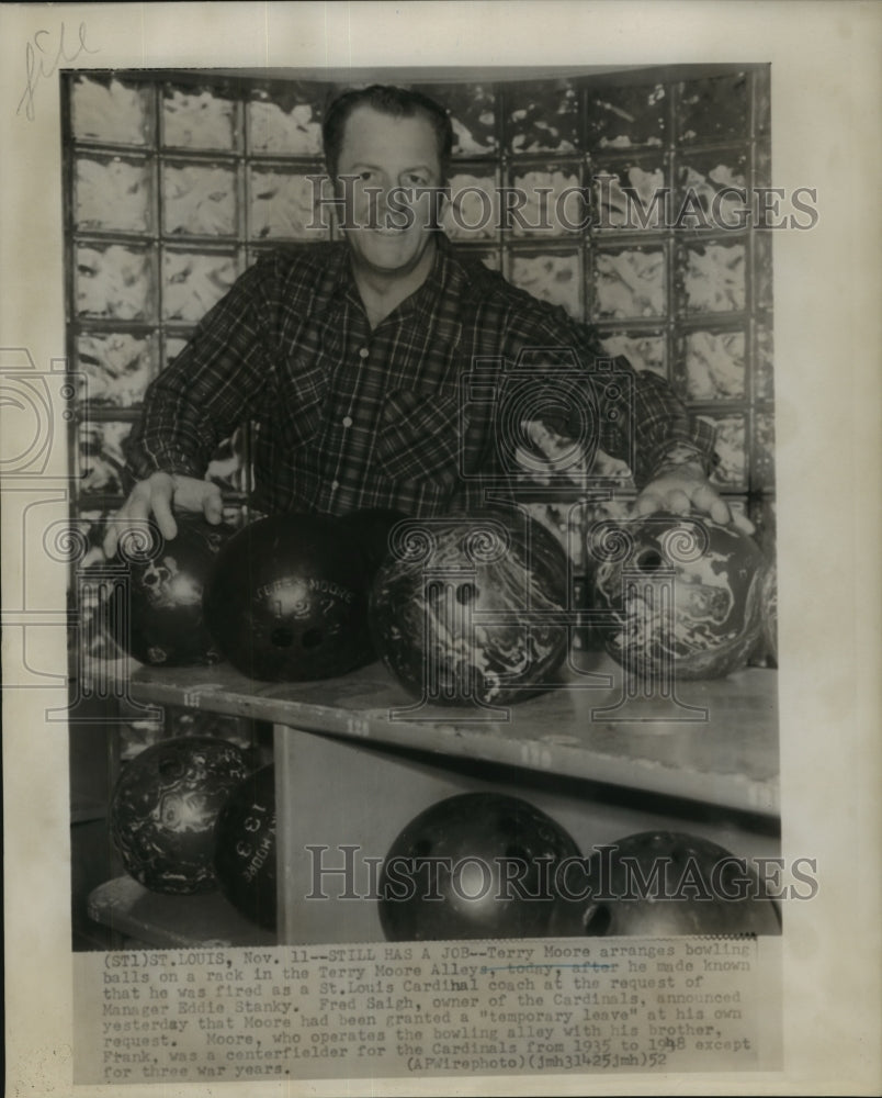 1952 Press Photo Terry Moore arranges bowling balls on a rack - sba11495-Historic Images
