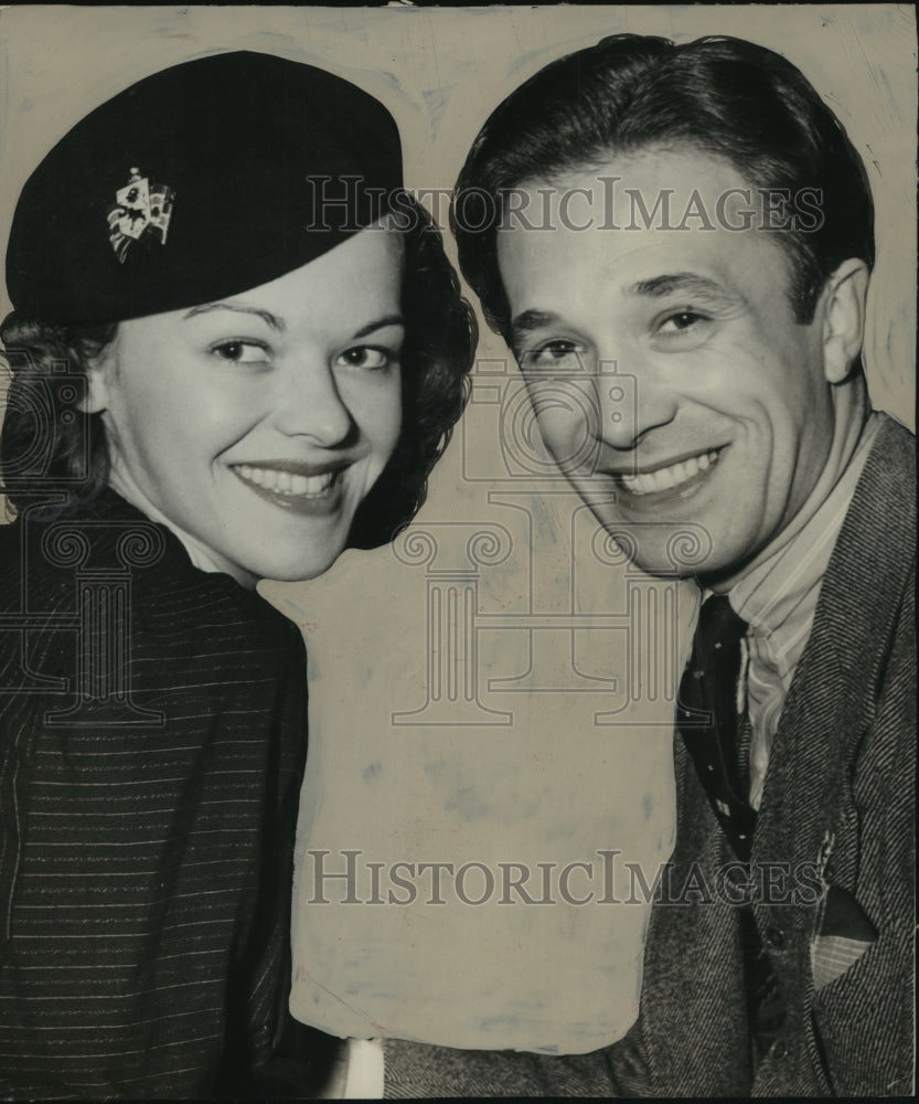 1940 Press Photo Dixie Dunbar poses with Gene Snyder - sba11871-Historic Images