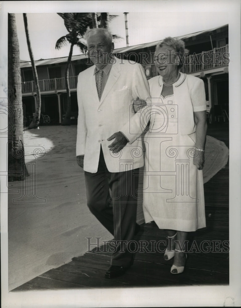 1957 Press Photo Defense Secretary Charles E Wilson & wife on vacation-Historic Images