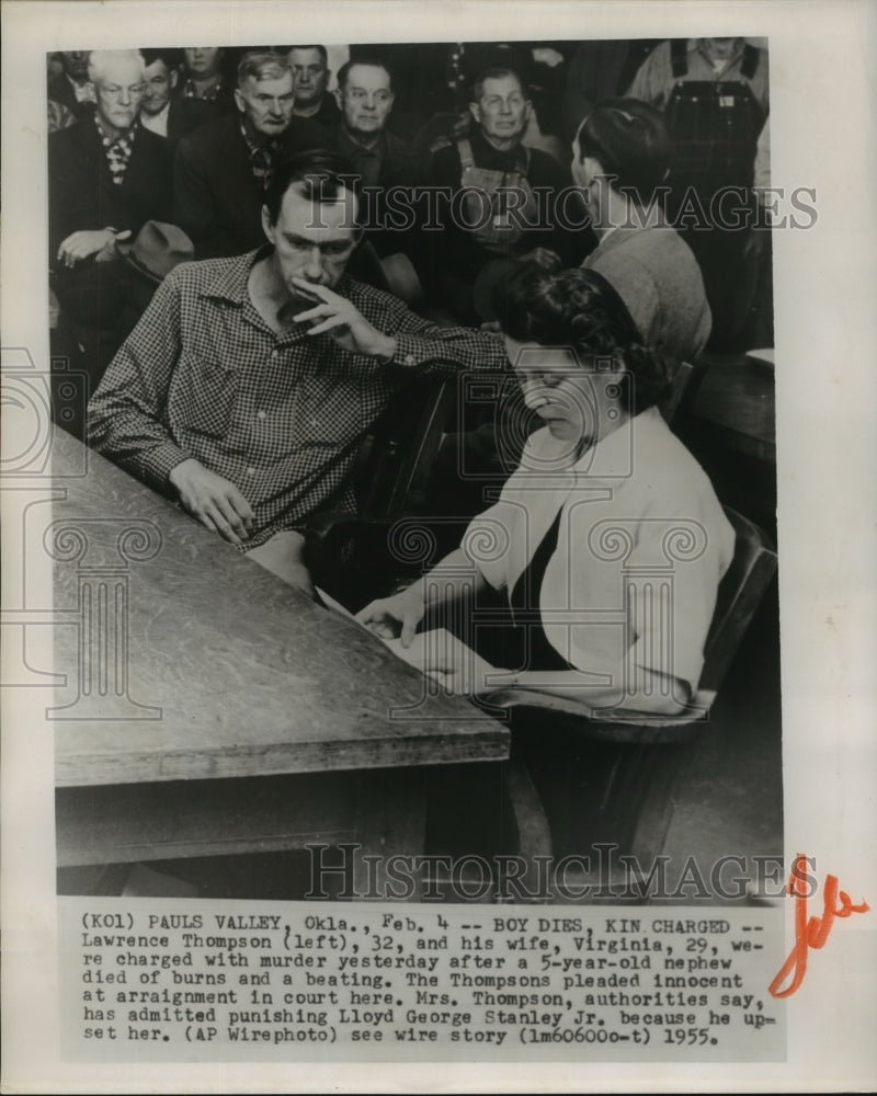 1955 Press Photo Lawrence Thompson with his wife in court charged with murder-Historic Images