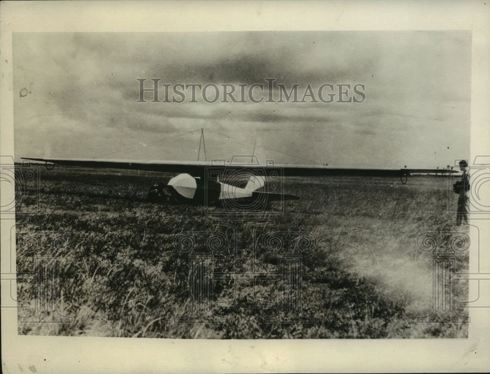 Press Photo A view of a plane parked in a field - sba12370 - Historic Images