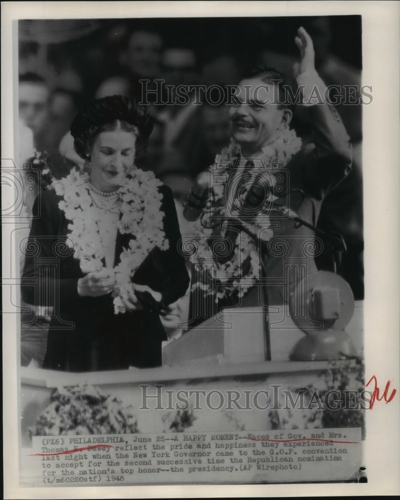 1948 Press Photo Governor Thomas Dewey accepts Republican nomination with wife-Historic Images
