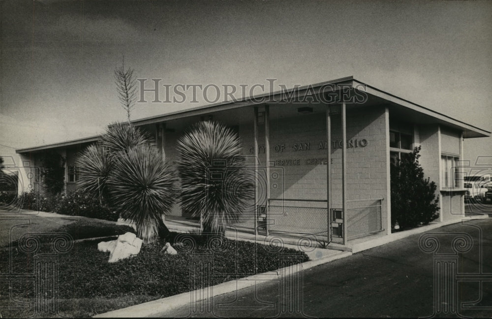 Press Photo A view of a San Antonio City service center - sba12857-Historic Images