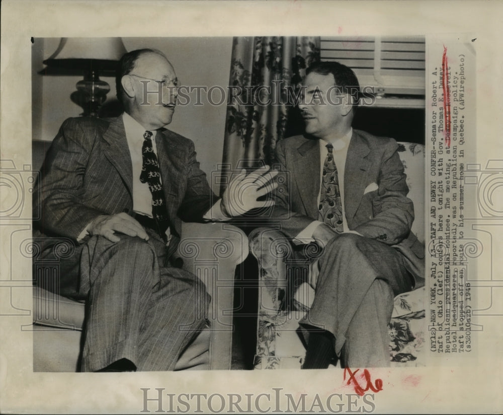 1948 Press Photo Senator Robert Taft confers with Governor Thomas Dewey-Historic Images