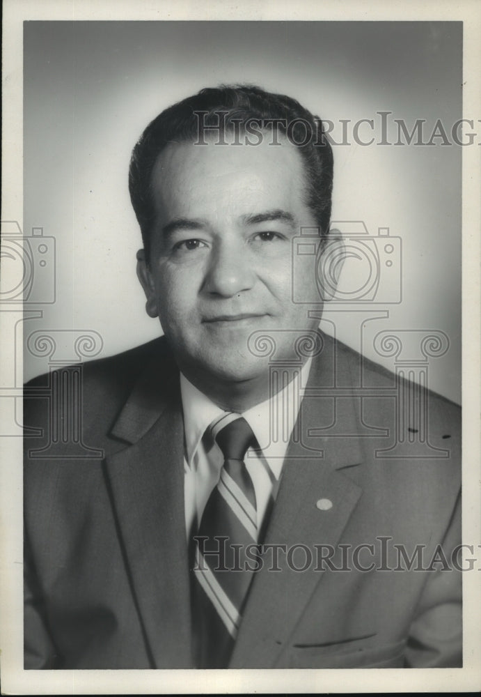 Press Photo An image of Alex Bernal Edgewood - sba13082-Historic Images